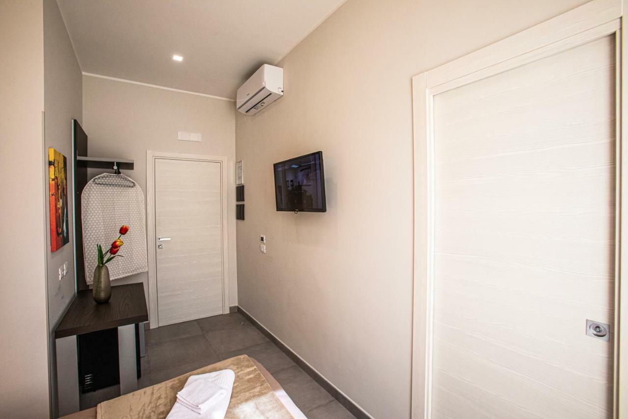 Hotel Garibaldi 136 Neapol Zewnętrze zdjęcie